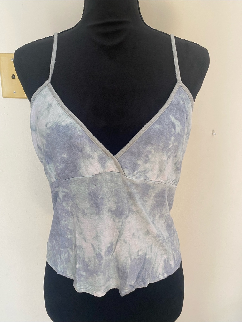 Express Women's Tie-Dye V-Neck Spaghetti Strap Cami Blue, White & Gray US Med
